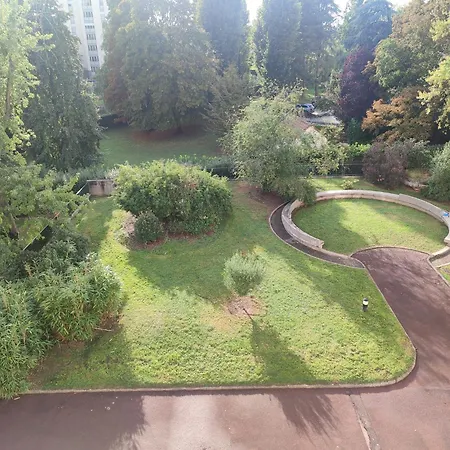 Grand Entoure De Verdure Villejuif